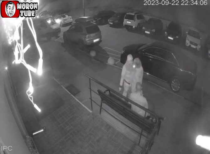 Video :He attacks his mistress and stabs her owner because he is upset over a dog's barking (Audience av